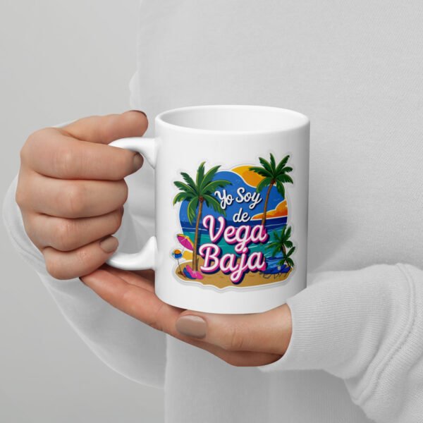 White glossy mug "Yo soy de Vega Baja  " - Imagen 2